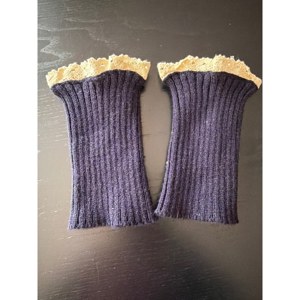 Navy Blue Knit Wrist Warmers Lace Trim Wooden Button Arm Cuffs One Size - Picture 4 of 4